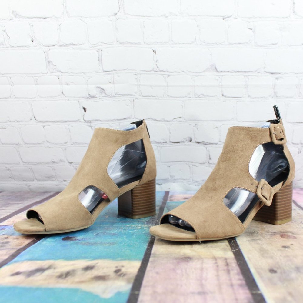 Indigo Rd. Mandi Brown Faux Suede Buckle Back Zipper Heel Sandals Size 8 - Picture 2 of 9